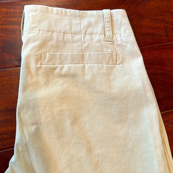 THEORY size 6 cream color capri khakis in new condition - Picture 4 of 5